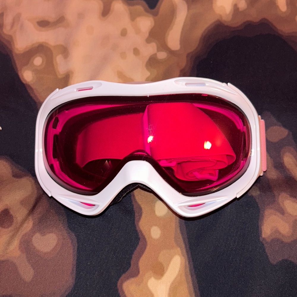 Pink framed women’s ski glasses brand new